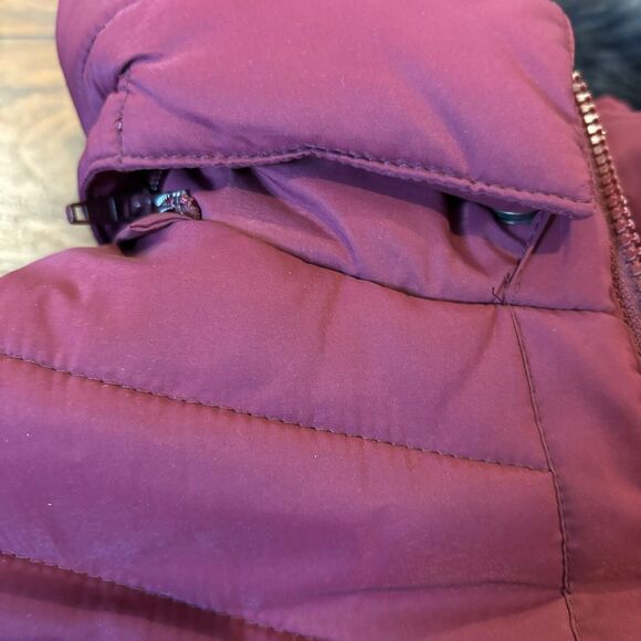 Boden size 8 Magenta Quilted Puffer Jacket with Faux Fur Trim on the Hood - Picture 12 of 12
